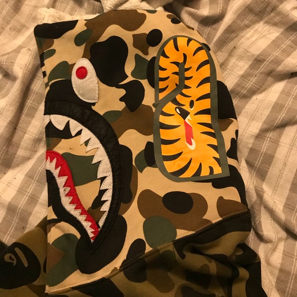 Authentic Bape shark full zip - Picture 7 of 8